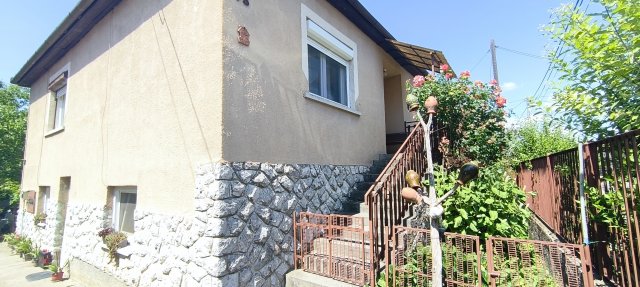 Eladó családi ház, Szomolyán 39.5 M Ft, 3 szobás