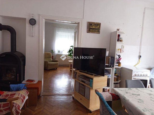 Eladó ikerház, Komlón 28.9 M Ft, 3 szobás / költözzbe.hu