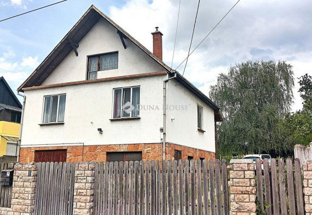 Eladó családi ház, Esztergomban 69.9 M Ft, 5 szobás