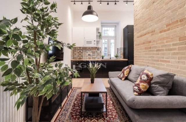 Eladó téglalakás, Budapesten, VI. kerületben 92 M Ft, 3 szobás