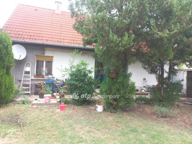 Eladó családi ház, Pilisen 45 M Ft, 2 szobás