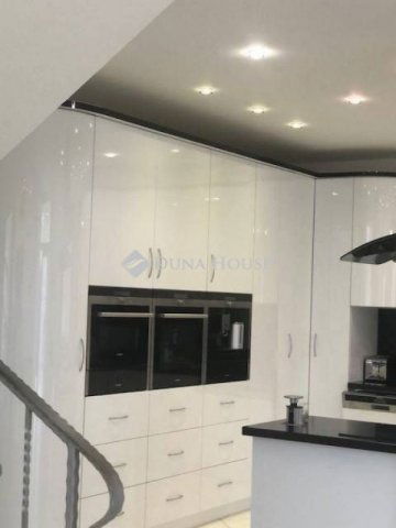 Eladó családi ház, Szécsényen 139 M Ft, 5 szobás