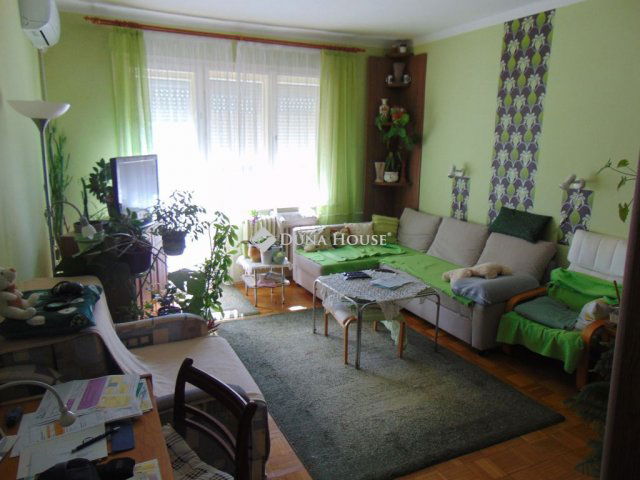 Eladó téglalakás, Komlón 19.9 M Ft, 2 szobás