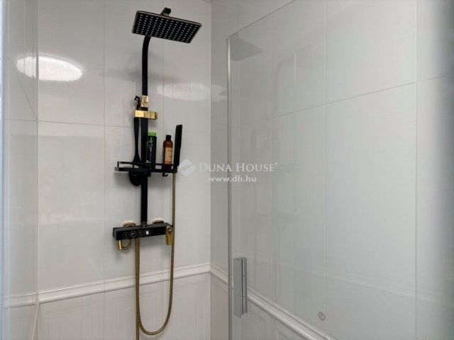 Eladó téglalakás, Pécsett 89.5 M Ft, 4 szobás