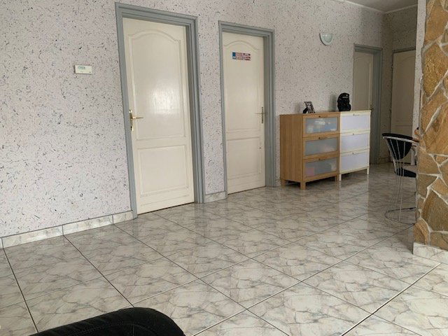 Eladó téglalakás, Szigethalmon 89.9 M Ft, 1+3 szobás