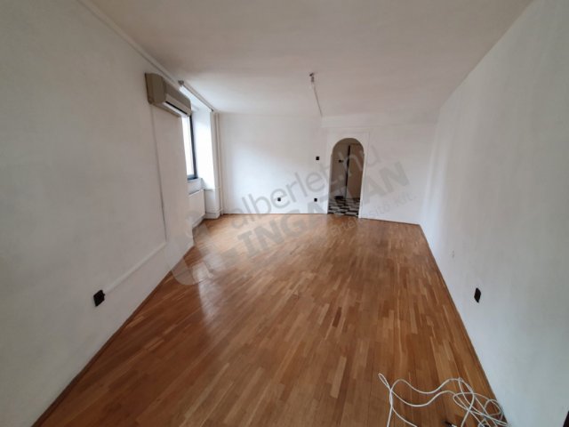 Kiadó téglalakás, albérlet, VIII. kerületben, Dobozi utcában