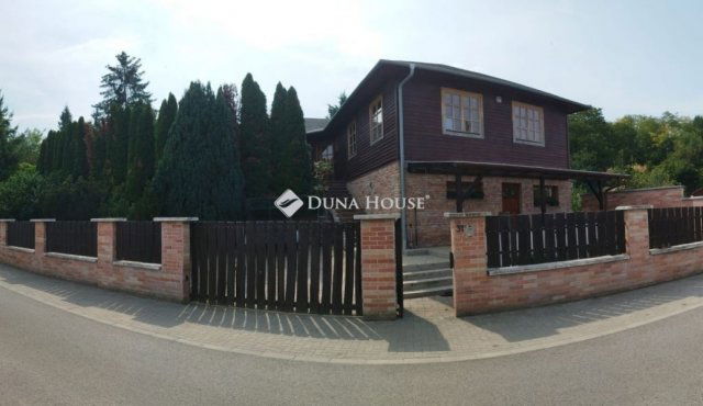 Eladó családi ház, Gombán 174.9 M Ft, 7 szobás