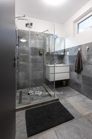 Eladó ikerház, Balatonvilágoson 100 M Ft, 3 szobás