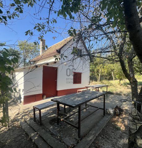 Eladó családi ház, Szekszárdon 6.5 M Ft, 2 szobás