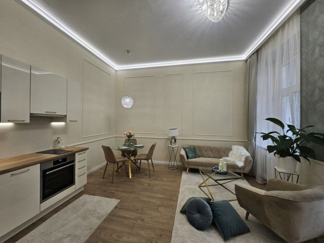 Eladó téglalakás, Budapesten, V. kerületben, Váci utcában