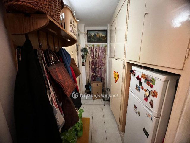 Eladó téglalakás, Egerben 34 M Ft, 2 szobás
