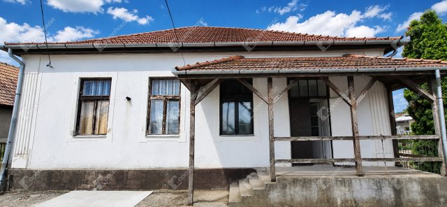Eladó családi ház, Bodrogolasziban 24 M Ft, 6 szobás