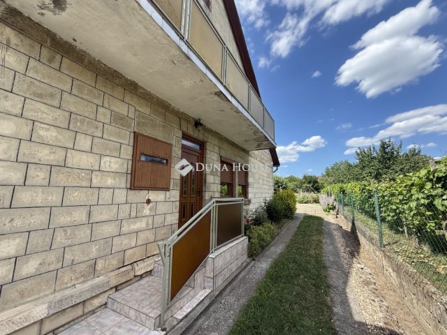 Eladó családi ház, Sóskúton 94.9 M Ft, 5 szobás