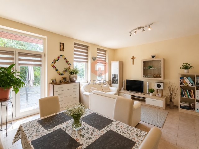 Kiadó téglalakás, albérlet, Pécsett 180 E Ft / hó, 2 szobás