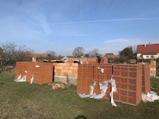 Eladó telek, Dánszentmiklóson 14.9 M Ft / költözzbe.hu