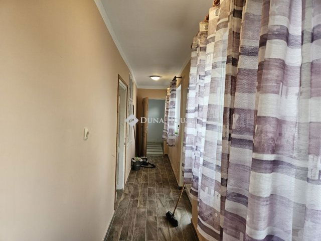 Eladó családi ház, Nyalkán 30 M Ft, 2 szobás