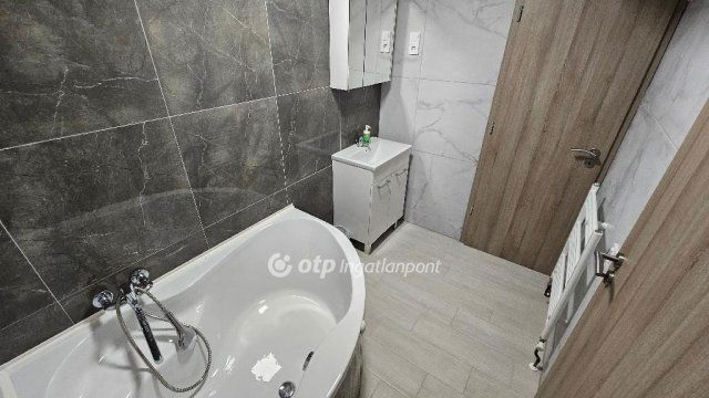 Eladó téglalakás, Egerben 58.5 M Ft, 3 szobás