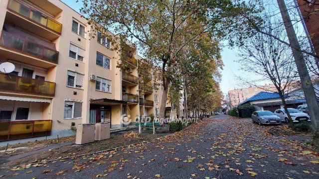 Eladó téglalakás, Kisújszálláson 24.99 M Ft, 2 szobás