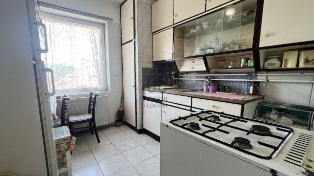 Eladó téglalakás, Szekszárdon 25.5 M Ft, 2 szobás