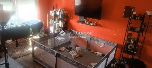 Eladó panellakás, Pécsett 41.9 M Ft, 2 szobás