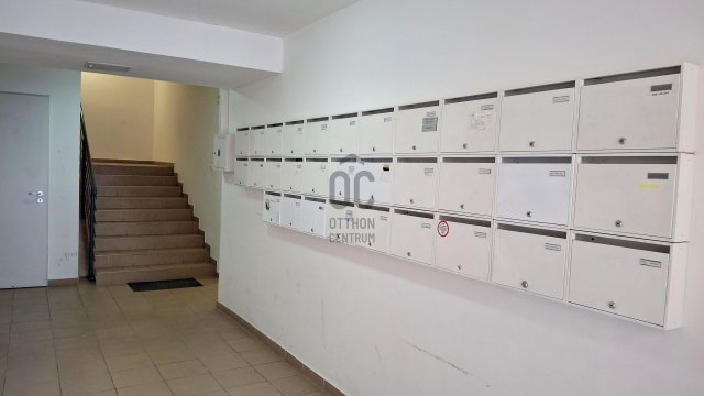 Eladó téglalakás, Pécsett 42 M Ft, 2 szobás