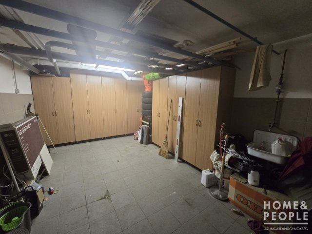 Eladó garázs, Szegeden 3.999 M Ft, 1 szobás