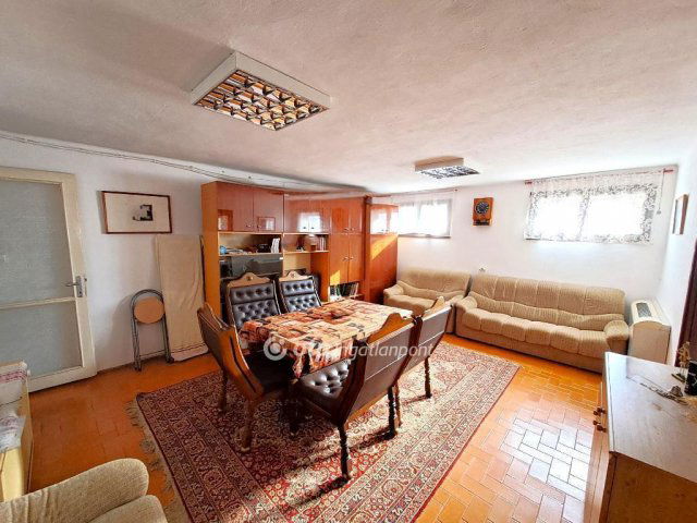 Eladó családi ház, Harkányban 75 M Ft, 9+2 szobás