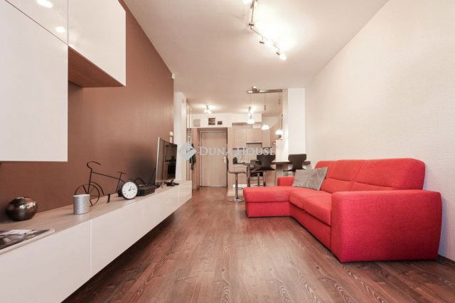 Eladó téglalakás, Budapesten, VIII. kerületben, Corvin sétányon