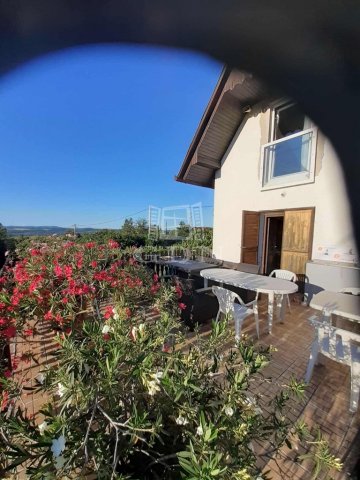 Eladó családi ház, Pécsett 46 M Ft, 4 szobás