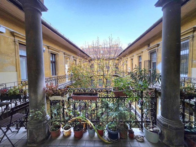 Eladó téglalakás, Budapesten, VII. kerületben, Klauzál utcában