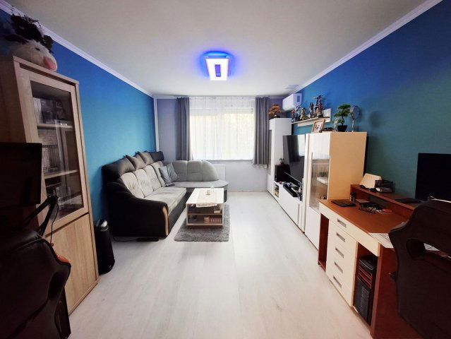 Eladó panellakás, Tatabányán 39.9 M Ft, 2+2 szobás