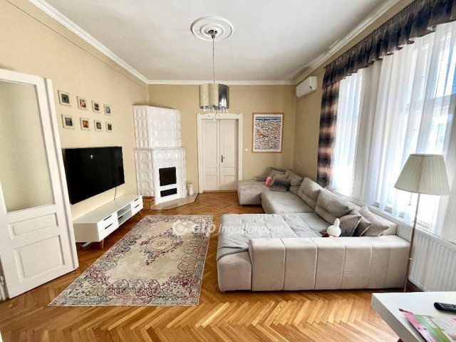 Eladó családi ház, Debrecenben 199 M Ft, 6 szobás