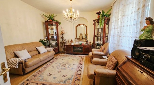 Eladó családi ház, Balatonalmádiban 109.9 M Ft, 6 szobás