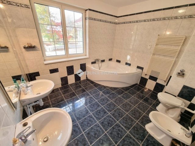 Eladó családi ház, Kápolnásnyéken 199 M Ft, 6 szobás