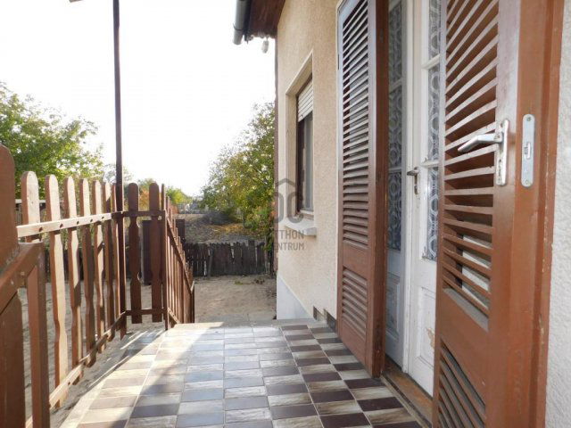 Eladó családi ház, Tápiószentmártonon 53.9 M Ft, 3 szobás