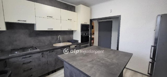 Eladó családi ház, Győrött 145.5 M Ft, 5+1 szobás