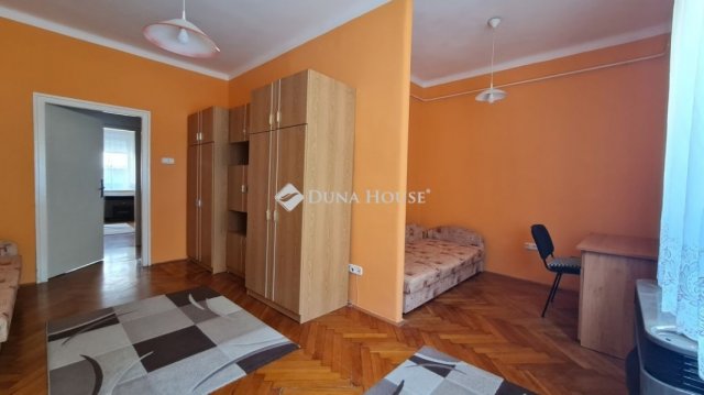 Kiadó téglalakás, albérlet, Pécsett 175 E Ft / hó, 2 szobás