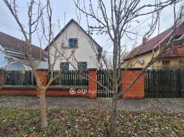 Eladó nyaraló, Berekfürdőn 35 M Ft, 1+3 szobás