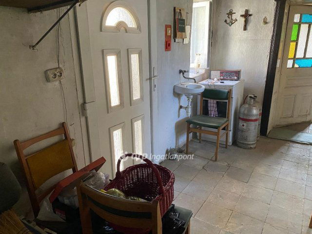 Eladó családi ház, Bakonyszücsön 14 M Ft, 2 szobás