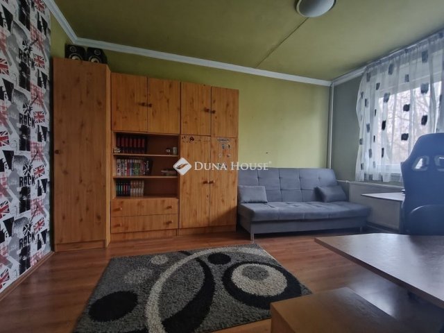 Eladó panellakás, Debrecenben 69.9 M Ft, 3 szobás