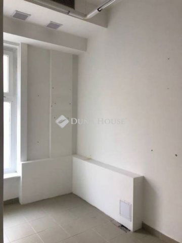 Kiadó üzlethelyiség, Pécsett 100 E Ft / hó