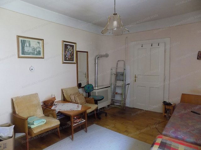 Eladó családi ház, Kaposváron 11.9 M Ft, 1 szobás