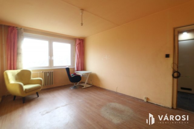 Eladó panellakás, Szegeden 35.9 M Ft, 1 szobás