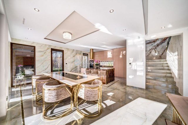 Eladó családi ház, Mogyoródon 690 M Ft, 6 szobás