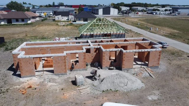 Eladó ikerház, Jászberényben 53.99 M Ft, 4 szobás