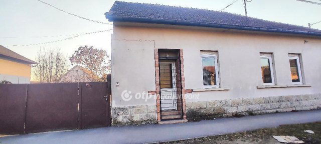 Eladó családi ház, Üllőn 61.8 M Ft, 4 szobás