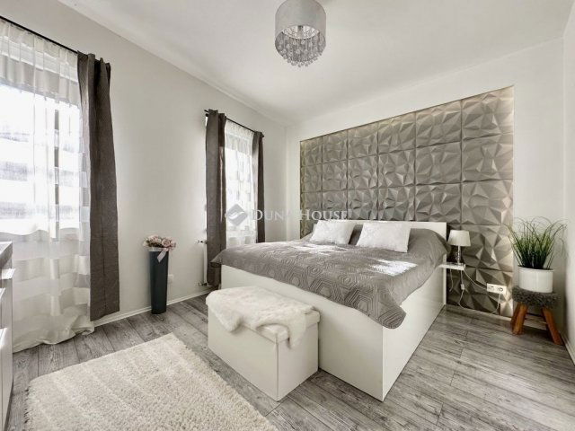 Eladó családi ház, Pécsett 115 M Ft, 4 szobás