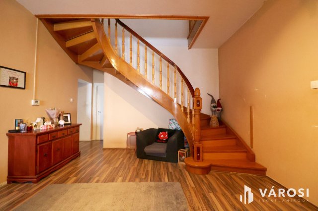 Eladó családi ház, Orosházán 45 M Ft, 6 szobás