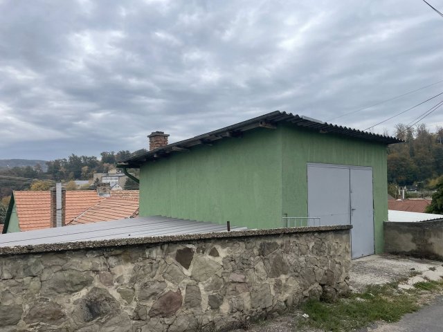 Eladó ikerház, Komlón, Nyár utcában 29.9 M Ft, 3 szobás