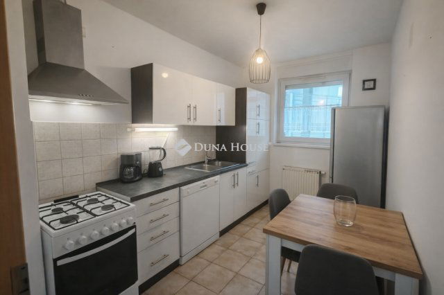 Eladó téglalakás, Győrött 67.99 M Ft, 2 szobás